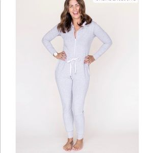 Smash and Tess Harris Hoodie romper. Brand new, never worn. Size : small
